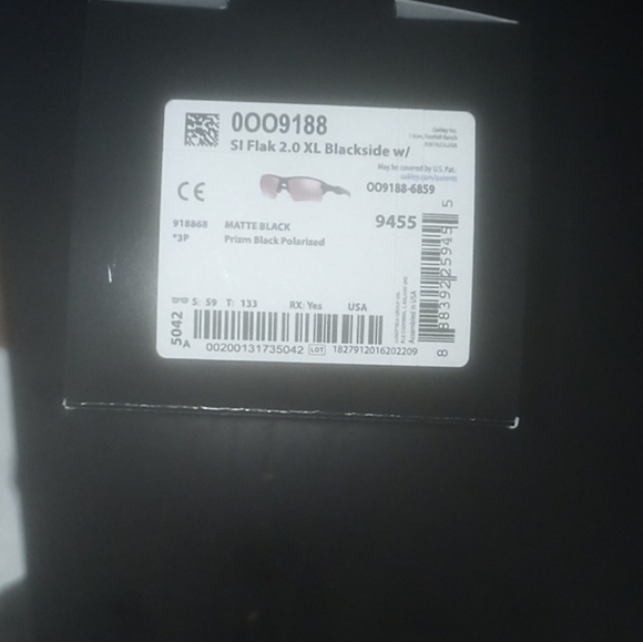 Brand new Oakley sunglasses - Picture 7 of 7